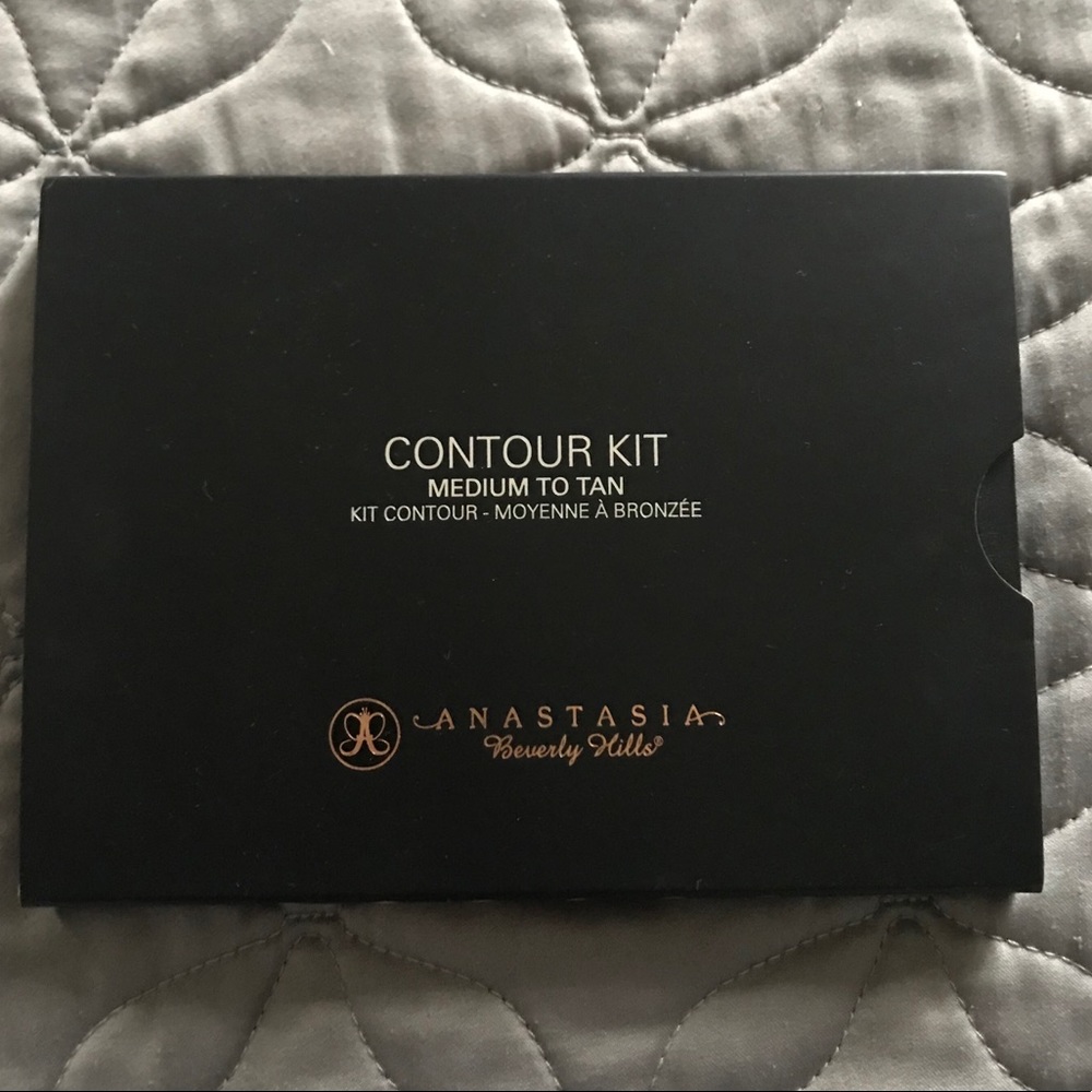 Anastasia Beverly Hills powder contour kit
